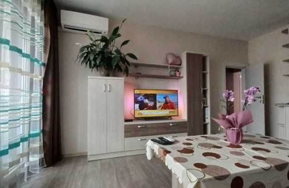 Тристаен апартамент в София, Център - 68 кв.м за 2721 €/кв.м - Снимка #1