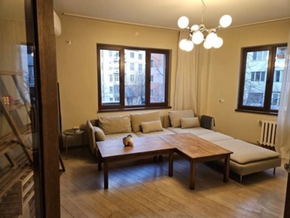 Дава се под наем Тристаен апартамент в София, Център - 97 кв.м за 1095.99 € - Снимка #1