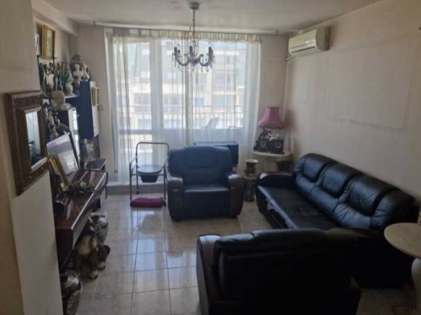 Дава се под наем Тристаен апартамент в София, Център - 80 кв.м за 1100 € - Снимка #1