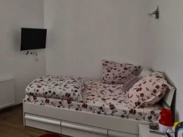 Дава се под наем Тристаен апартамент в Пловдив, Каменица 1 - 82 кв.м за 214.2 € - Снимка #1