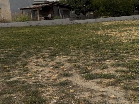Дава се под наем Парцел в Пловдив, Сточна гара - 976 кв.м за 612 € - Снимка #1