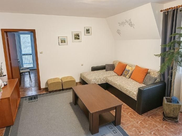 Дава се под наем Двустаен апартамент в Варна, Център - 75 кв.м за 478.38 € - Снимка #1