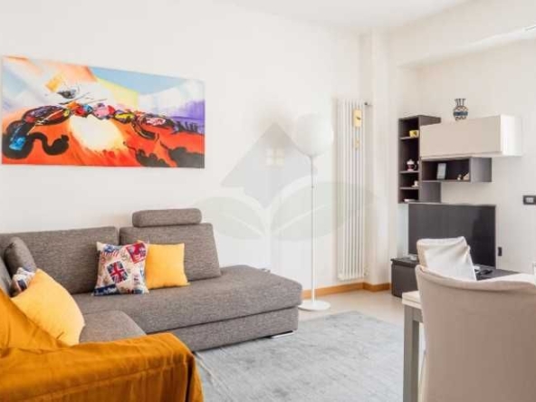 Дава се под наем Двустаен апартамент в Пловдив, Център - 45 кв.м за 142.8 € - Снимка #1