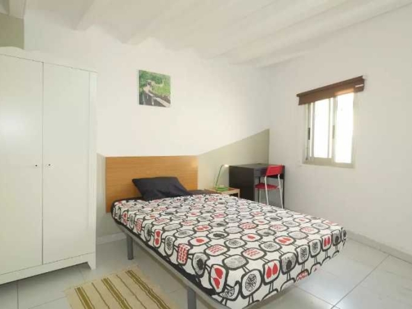 Дава се под наем Четиристаен апартамент в Пловдив, Въстанически - 85 кв.м за 423.81 € - Снимка #1