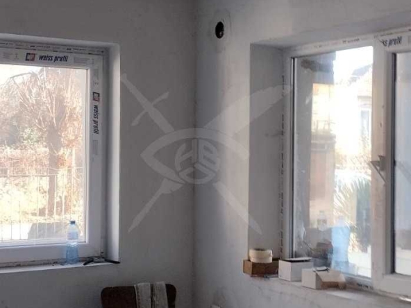 Етаж от къща в Стамболийски - 300 кв.м за 300 €/кв.м - Снимка #1