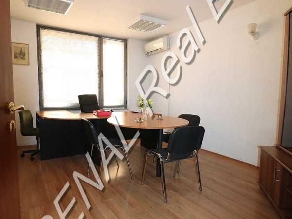 Дава се под наем Офис в София, Център - 105 кв.м за 650 € - Снимка #1