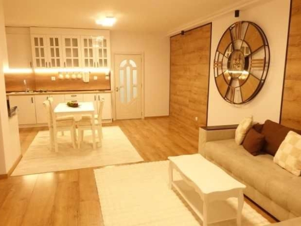 Дава се под наем Тристаен апартамент в София, Изток - 100 кв.м за 1100 € - Снимка #1