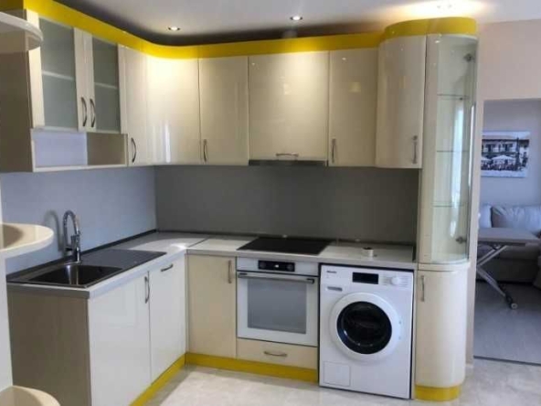 Дава се под наем Тристаен апартамент в София, Изток - 80 кв.м за 950 € - Снимка #1