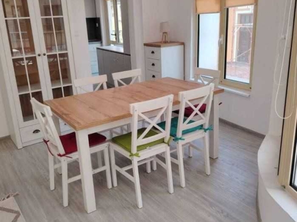 Дава се под наем Тристаен апартамент в Бургас, Център - 105 кв.м за 816 € - Снимка #1