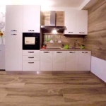 Дава се под наем Едностаен апартамент в Пловдив, Център - 27 кв.м за 142.8 € - Снимка #1