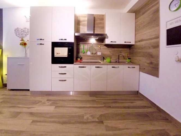 Дава се под наем Едностаен апартамент в Пловдив, Център - 28 кв.м за 153 € - Снимка #1