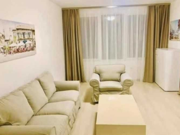 Дава се под наем Тристаен апартамент в София, Изток - 100 кв.м за 1000 € - Снимка #1
