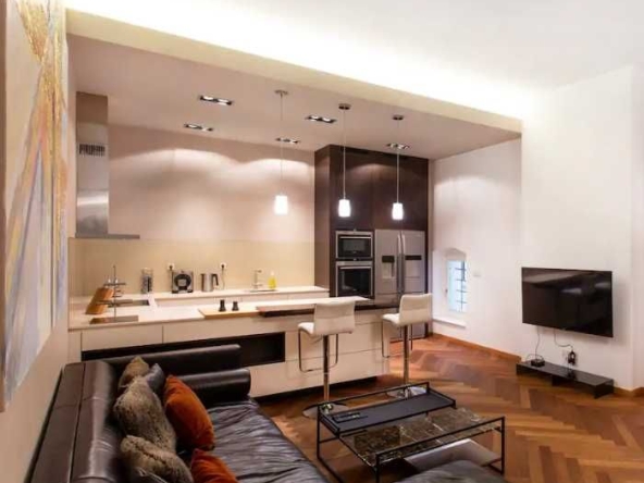 Дава се под наем Тристаен апартамент в Пловдив, Каменица 1 - 87 кв.м за 234.6 € - Снимка #1