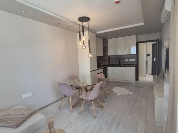 Дава се под наем Двустаен апартамент в Бургас, Славейков - 74 кв.м за 612 € - Снимка #1