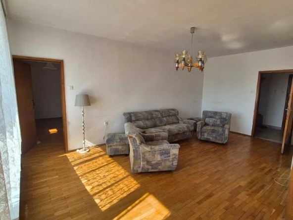 Дава се под наем Тристаен апартамент в София, Изток - 100 кв.м за 749 € - Снимка #1
