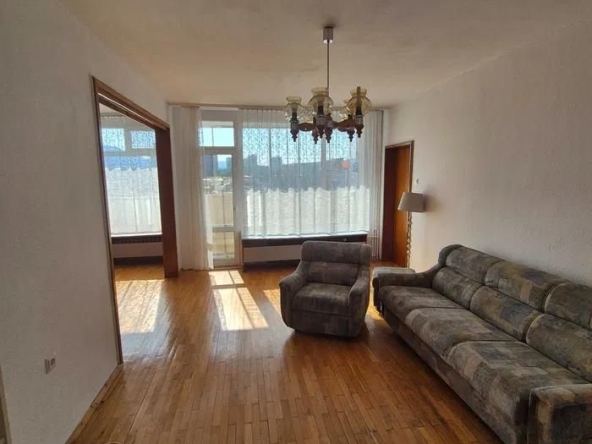 Дава се под наем Тристаен апартамент в София, Изток - 100 кв.м за 750 € - Снимка #1