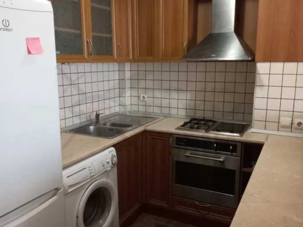 Дава се под наем Тристаен апартамент в Варна, Колхозен пазар - 75 кв.м за 498.27 € - Снимка #1