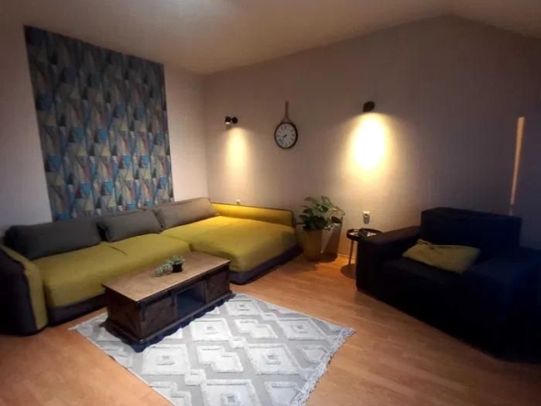 Дава се под наем Тристаен апартамент в Варна, Левски - 98 кв.м за 700 € - Снимка #1