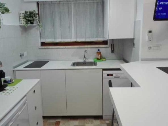 Дава се под наем Тристаен апартамент в Пловдив, Каменица 2 - 95 кв.м за 398.82 € - Снимка #1