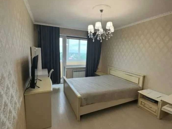 Дава се под наем Тристаен апартамент в София, Зона Б-18 - 100 кв.м за 637.5 € - Снимка #1