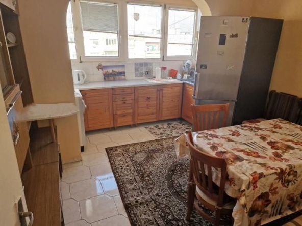 Дава се под наем Двустаен апартамент в София, Фондови жилища - 84 кв.м за 434 € - Снимка #1