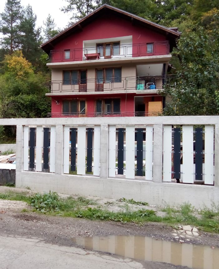 Къща в с. Углярци, Област Перник - 80 кв.м за 1084 €/кв.м - Снимка #1