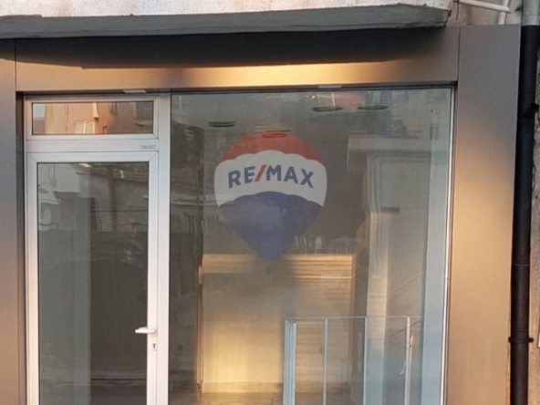 Дава се под наем Магазин в Варна, Бизнес хотел - 52 кв.м за 400 € - Снимка #1
