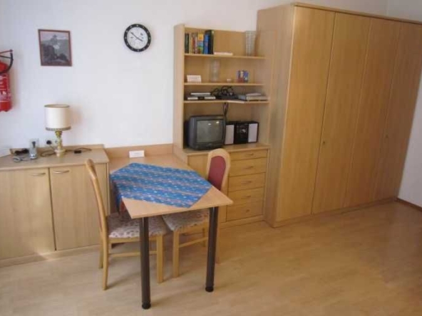 Дава се под наем Едностаен апартамент в Пловдив, Център - 45 кв.м за 183.6 € - Снимка #1