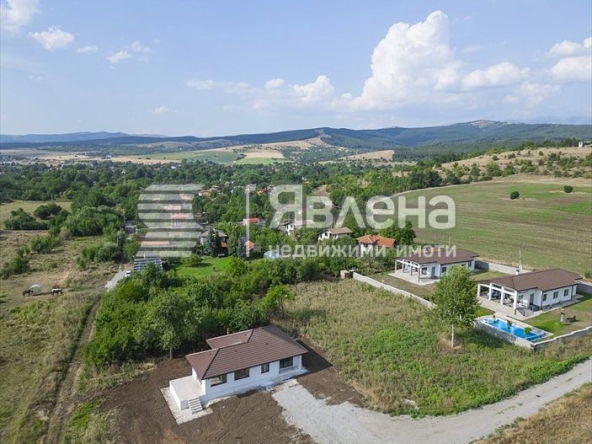 Къща в с. Долна Диканя, Област Перник - 137 кв.м за 1767 €/кв.м - Снимка #1