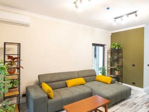 Дава се под наем Тристаен апартамент в Пловдив, Център - 73 кв.м за 234.6 € - Снимка #1