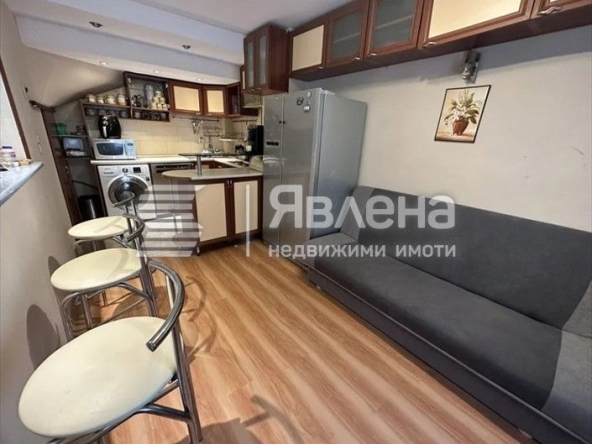 Дава се под наем Тристаен апартамент в Варна, Спортна зала - 112 кв.м за 750 € - Снимка #1