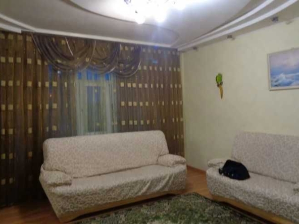 Дава се под наем Тристаен апартамент в Пловдив, Остромила - 74 кв.м за 188.7 € - Снимка #1