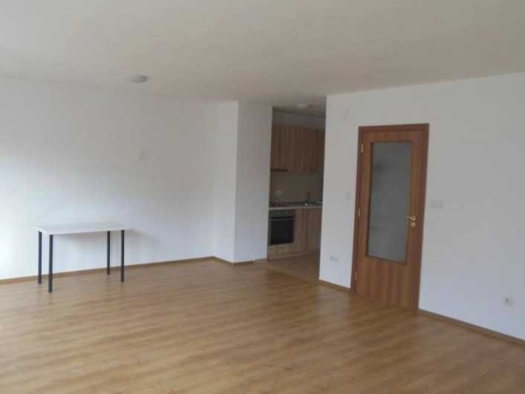 Дава се под наем Тристаен апартамент в София, Редута - 110 кв.м за 698.19 € - Снимка #1