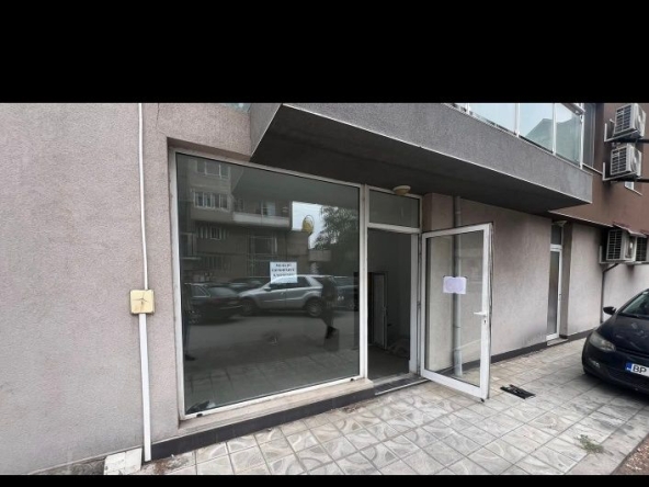 Магазин в Монтана, Идеален център - 40 кв.м за 1084 €/кв.м - Снимка #1
