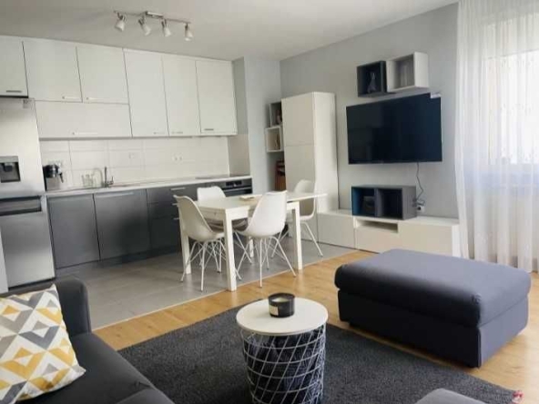 Дава се под наем Двустаен апартамент в София, Изток - 60 кв.м за 770 € - Снимка #1