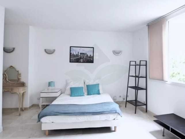 Дава се под наем  в Пловдив, Център - 22 кв.м за 76.5 € - Снимка #1