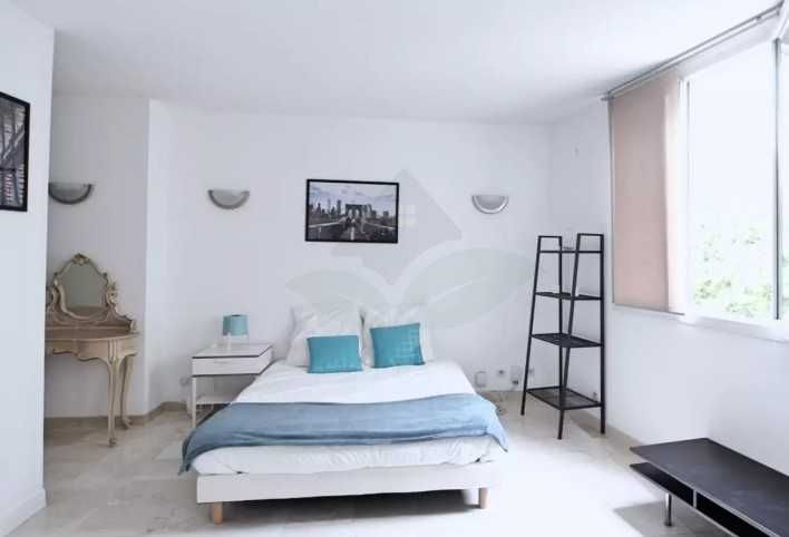 Дава се под наем  в Пловдив, Център - 22 кв.м за 76.5 € - Снимка #1