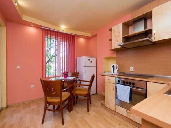 Тристаен апартамент в София, Център - 82 кв.м за 2257 €/кв.м - Снимка #1