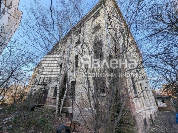 Промишлена сграда в Кюстендил, Център - 3250 кв.м за 17 €/кв.м - Снимка #1