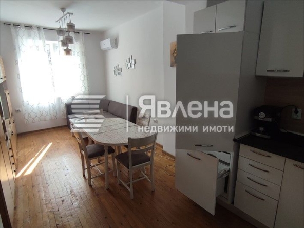 Дава се под наем Тристаен апартамент в Пловдив, Център - 85 кв.м за 500 € - Снимка #1