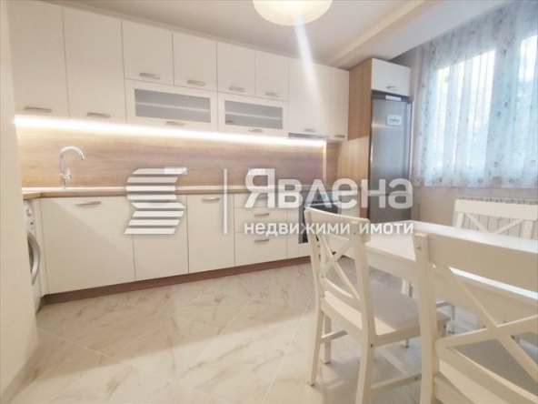Дава се под наем Тристаен апартамент в София, Изток - 90 кв.м за 1100 € - Снимка #1