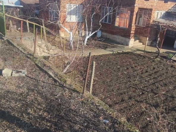 Къща в Силистра, Изток - 1300 кв.м за 6 €/кв.м - Снимка #1