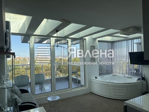 Дава се под наем Едностаен апартамент в Бургас, Лазур - 30 кв.м за 385 € - Снимка #1