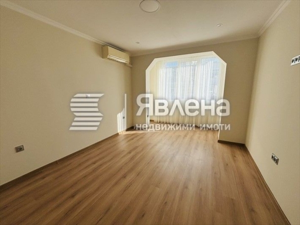Тристаен апартамент в Варна, Базар Левски - 70 кв.м за 2255 €/кв.м - Снимка #1