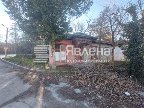 Магазин в Велико Търново, Централна гара - 82 кв.м за 880 €/кв.м - Снимка #1