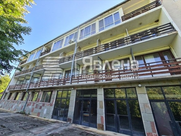 Хотел в Тетевен - 1661 кв.м за 335 €/кв.м - Снимка #1