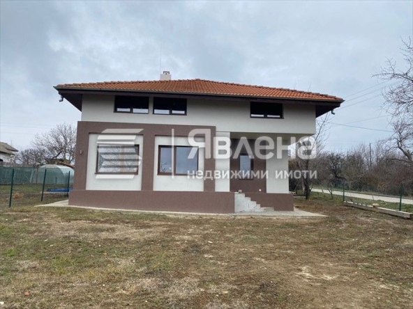 Къща в с. Здравец, Област Варна - 200 кв.м за 1075 €/кв.м - Снимка #1