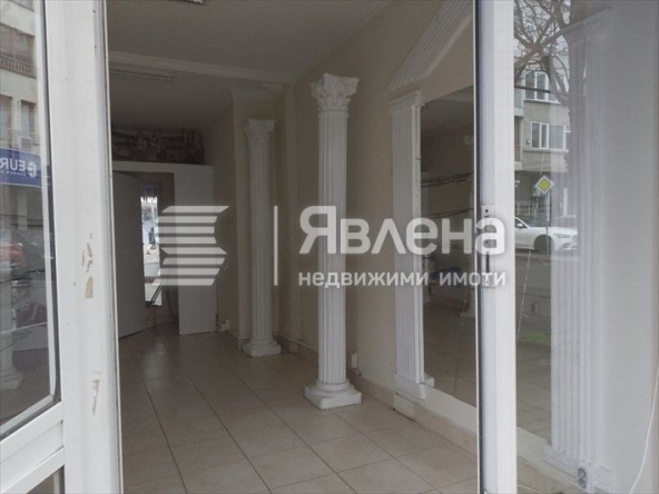 Дава се под наем Магазин в Бургас, Център - 18 кв.м за 230 € - Снимка #1