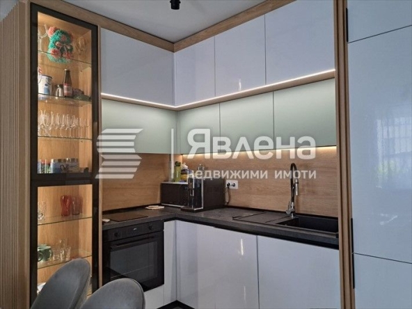Тристаен апартамент в Варна, Възраждане 1 - 109 кв.м за 2065 €/кв.м - Снимка #1