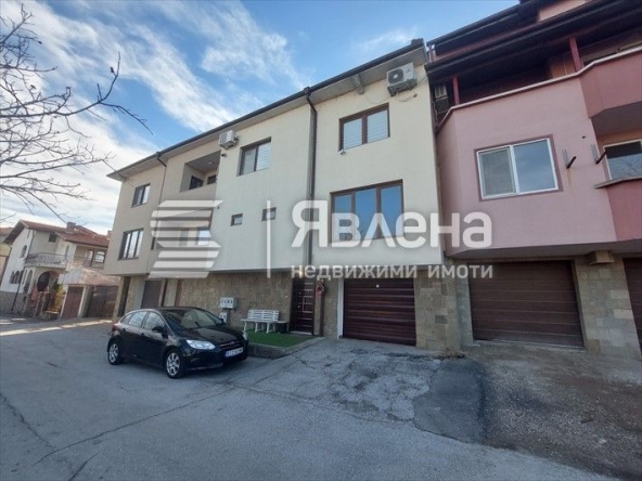 Тристаен апартамент в Свищов - 101 кв.м за 605 €/кв.м - Снимка #1
